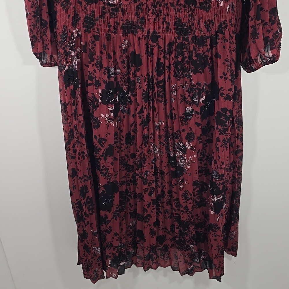 {Taylor} Women's Floral Chiffon V-Neck Pleated Dress - Size 16W - Picture 12 of 16